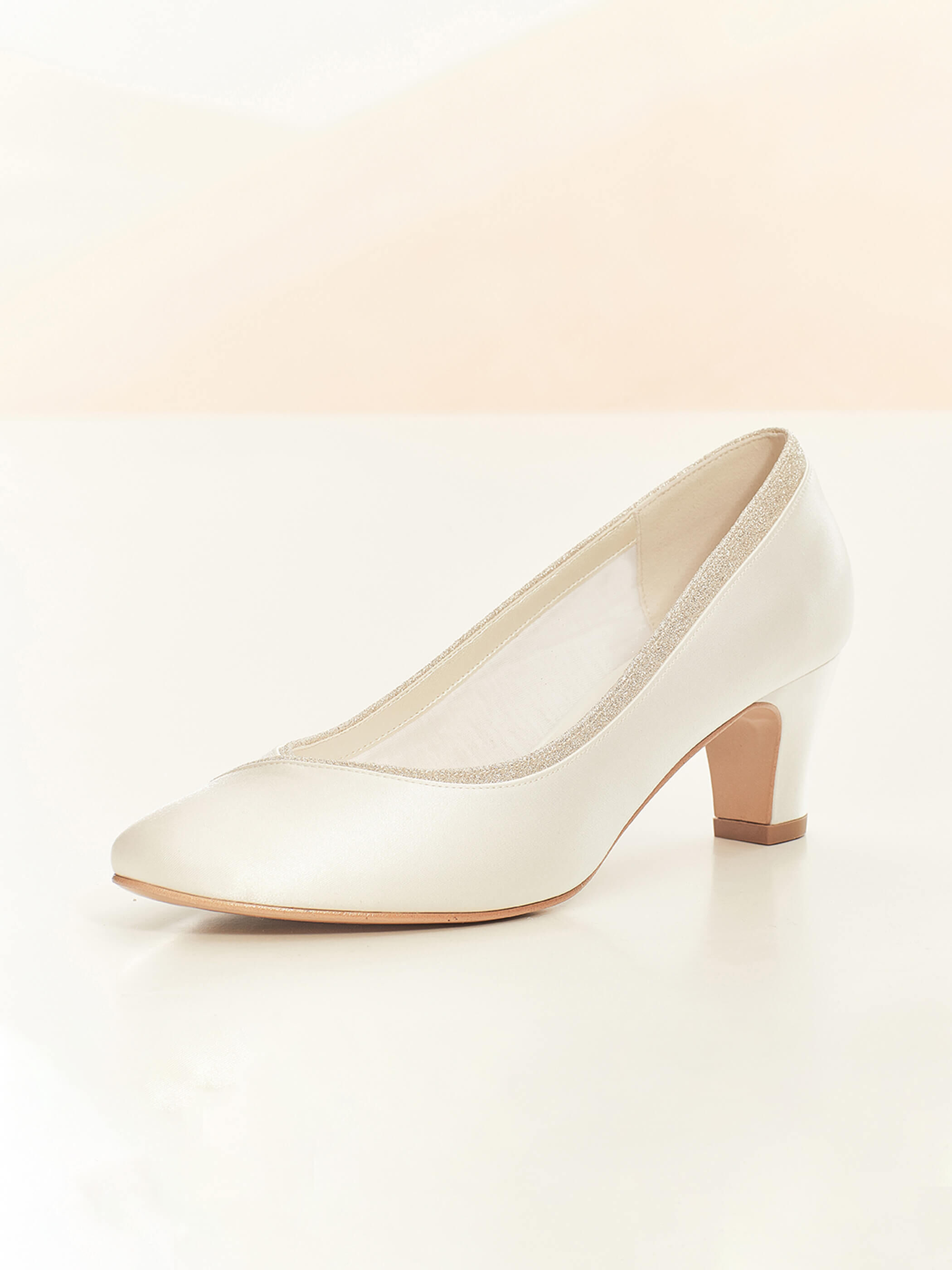 Dieses-Bild-zeigt-Brautschuh-Ebba-elfenbeinfarben-erh-ltlich-bei-Samyra-Fashion-Z-rich_2 Brautschuh Ebba (elfenbeinfarben)