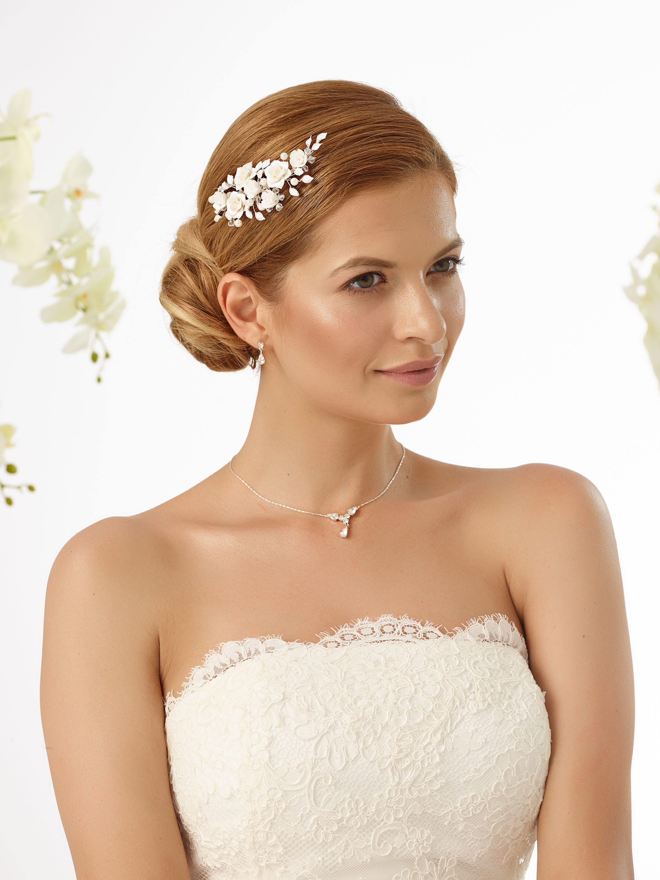 Haarschmuck mit kleinen Stoffblumen