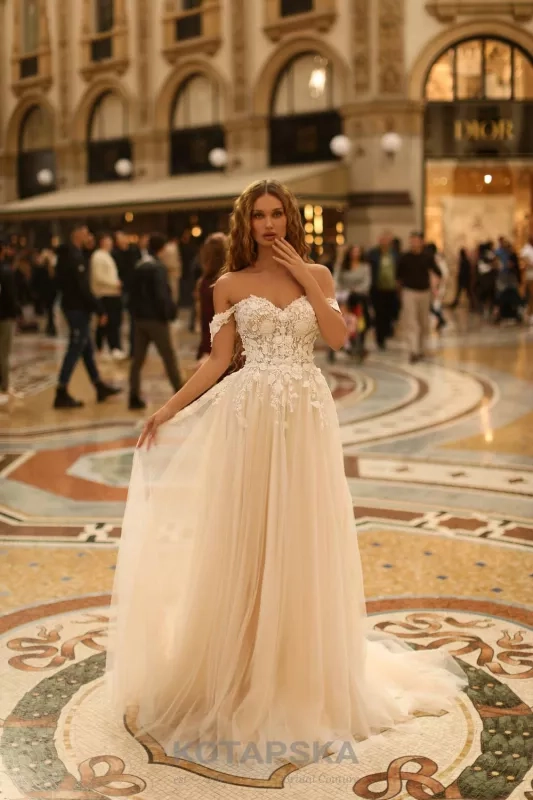 Boho-Brautkleid mit 3D-Stoffblüten, Off-Shoulder-Ausschnitt und weitem Tüllrock in Champagner