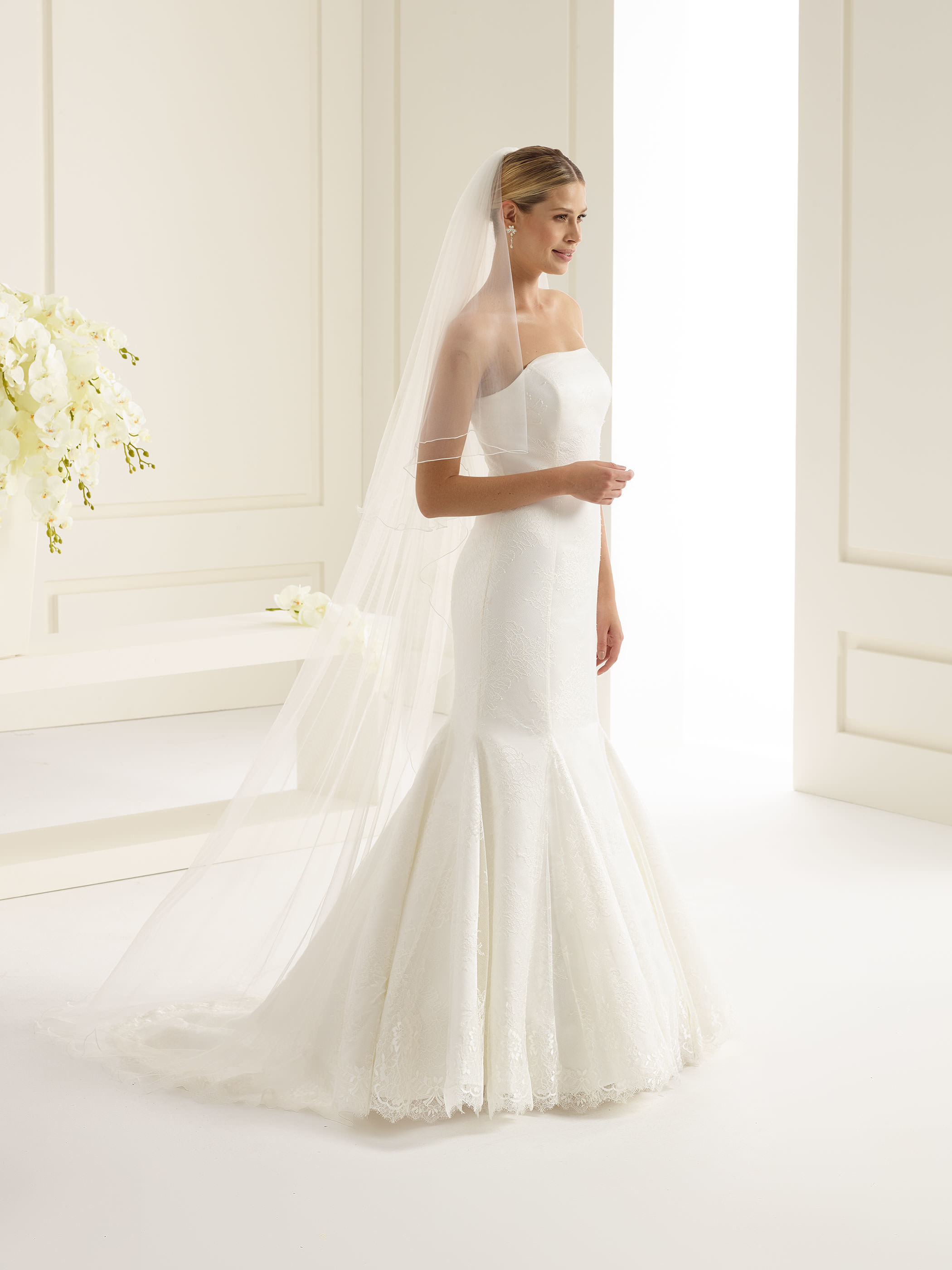 Dieses-Bild-zeigt-Schleier-S165-von-Dieses-Bild-zeigt-Schleier-S159-von-Bianco-Evento Langer Schleier, zweistufig (elfenbeinfarben)