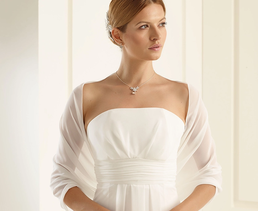 Brautstola elfenbeinfarben von Bianco Evento Braut mit einer Chiffon-Stola elfenbeinfarben