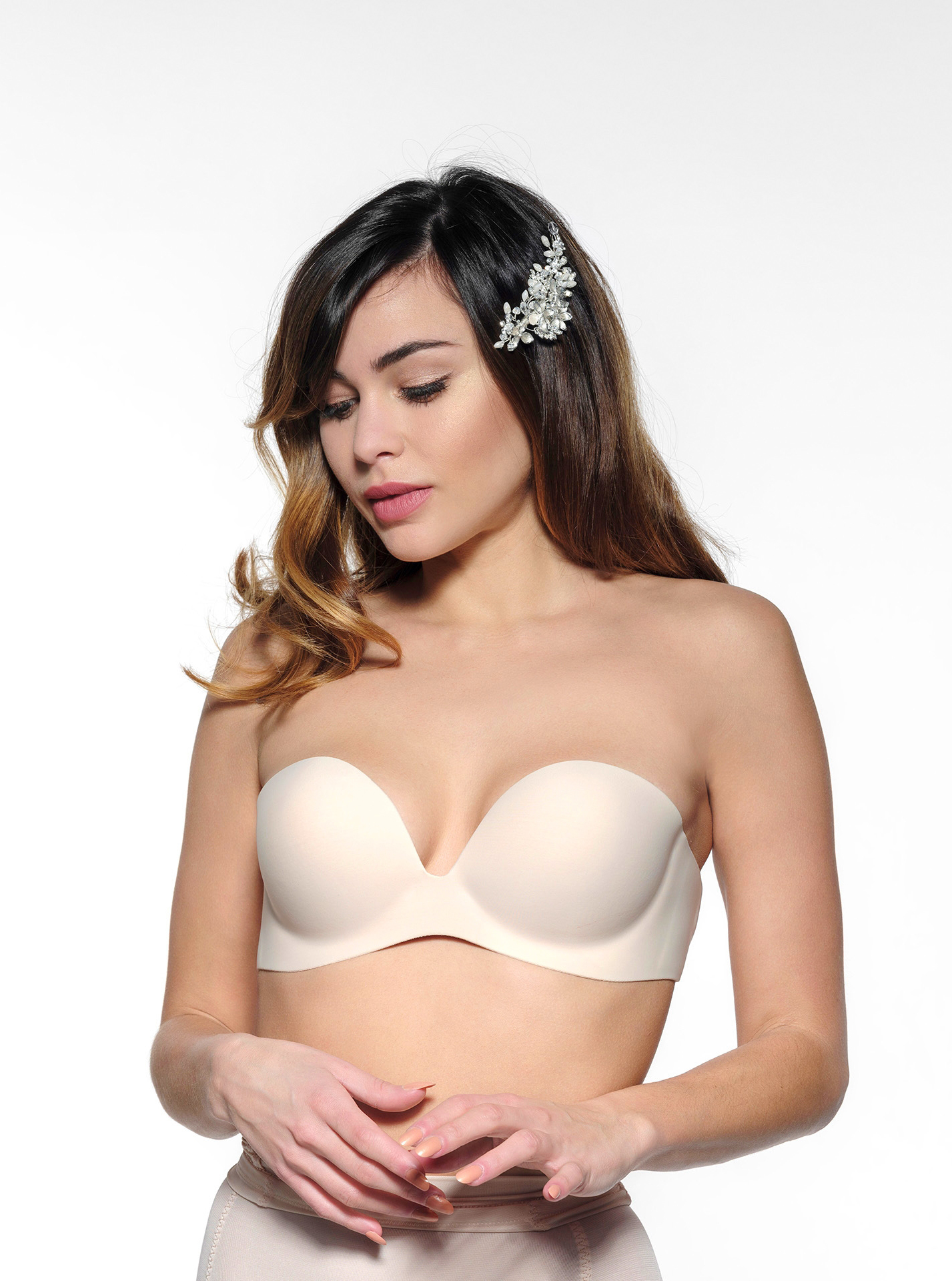Dieses-Bild-zeigt-selbstklebender-BH-STA02-von-Samyra-Fashion_1 Selbstklebender BH von Poirer
