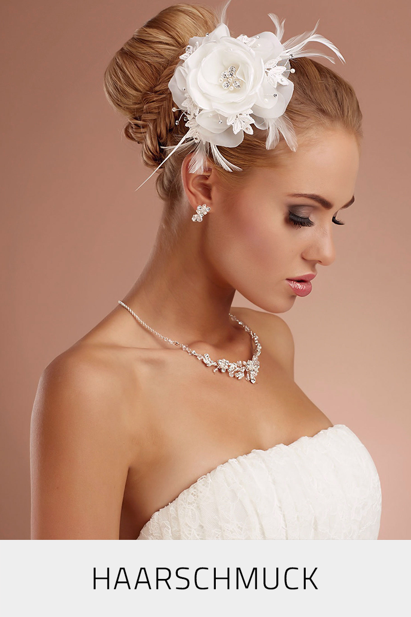 Zur Kategorie Haarschmuck Braut mit einem Stoff-Blumen-Haarschmuck