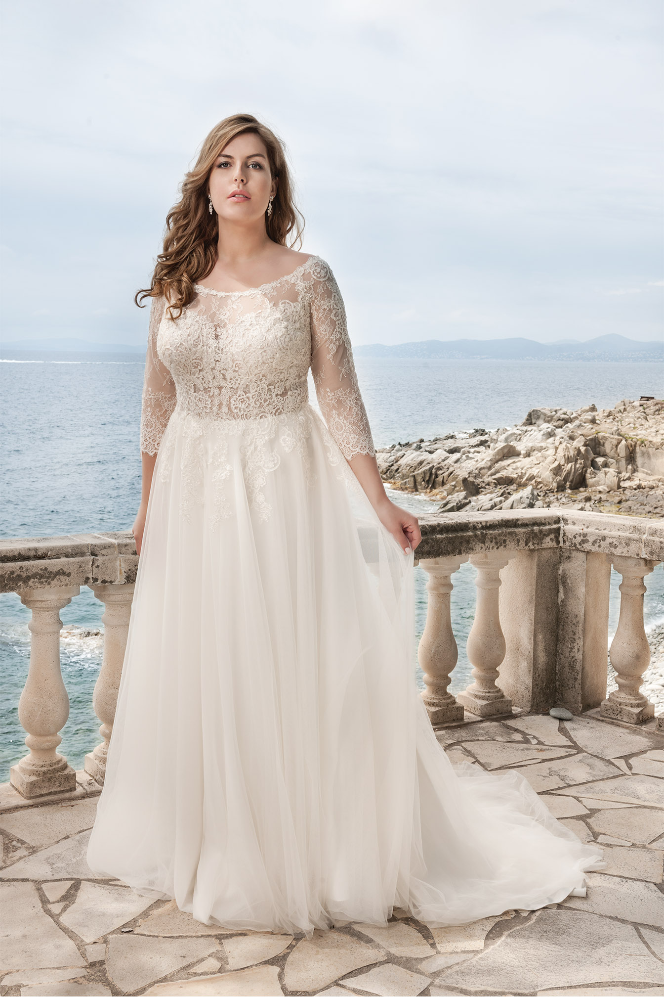Dieses-Bild-zeigt-Brautkleid-Emelie-von-Agnes-Bridal_1