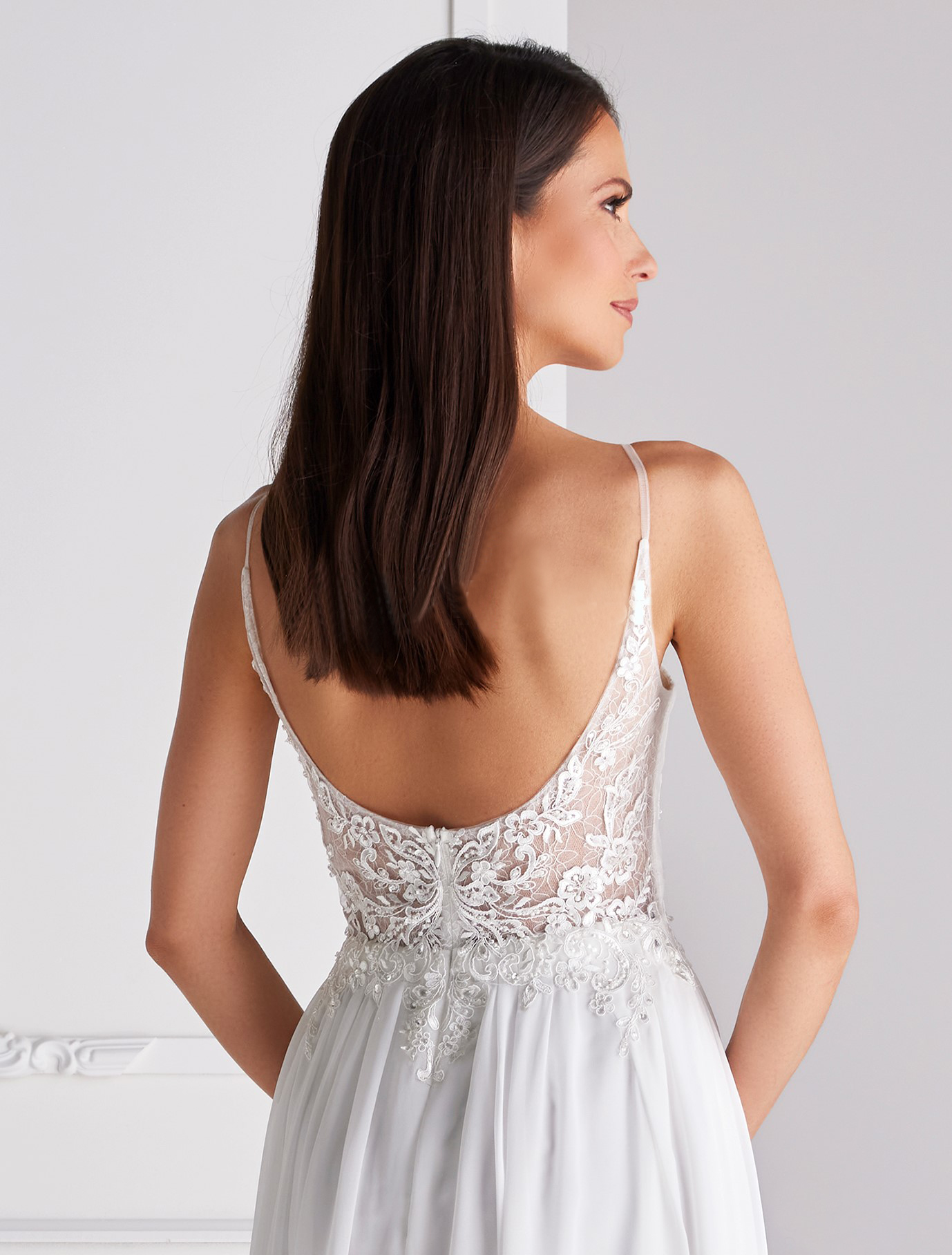 Hochzeitskleid-Hazel-elfenbeinfarben-mit-Spitzenoberteil-zu-kaufen-bei-Samyra-Fashion-Z-rich_2
