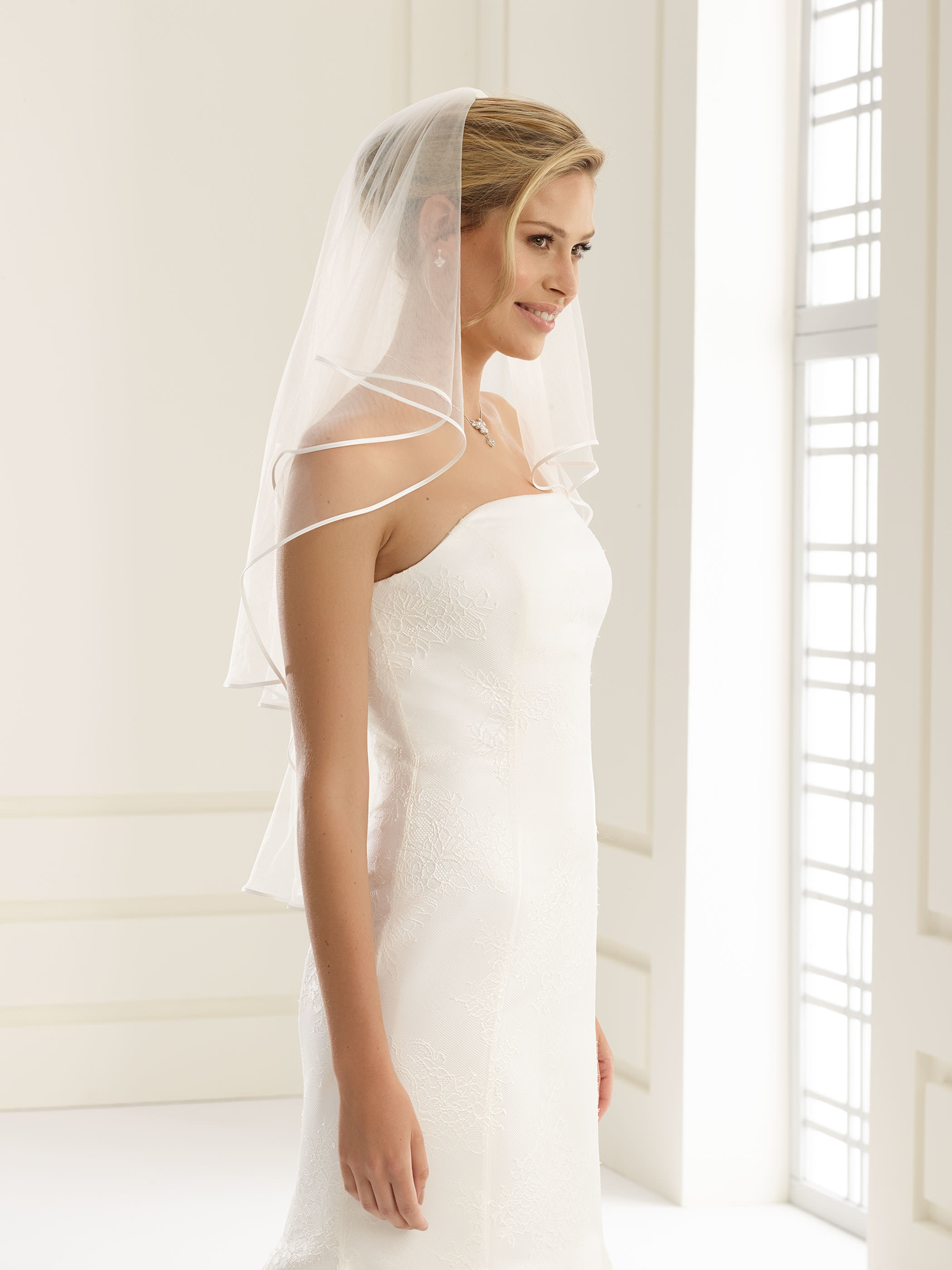 Dieses-Bild-zeigt-Schleier-S5B-von-Bianco-Evento_1 Edler Schleier 2-lagig Satinkante (elfenbeinfarben)