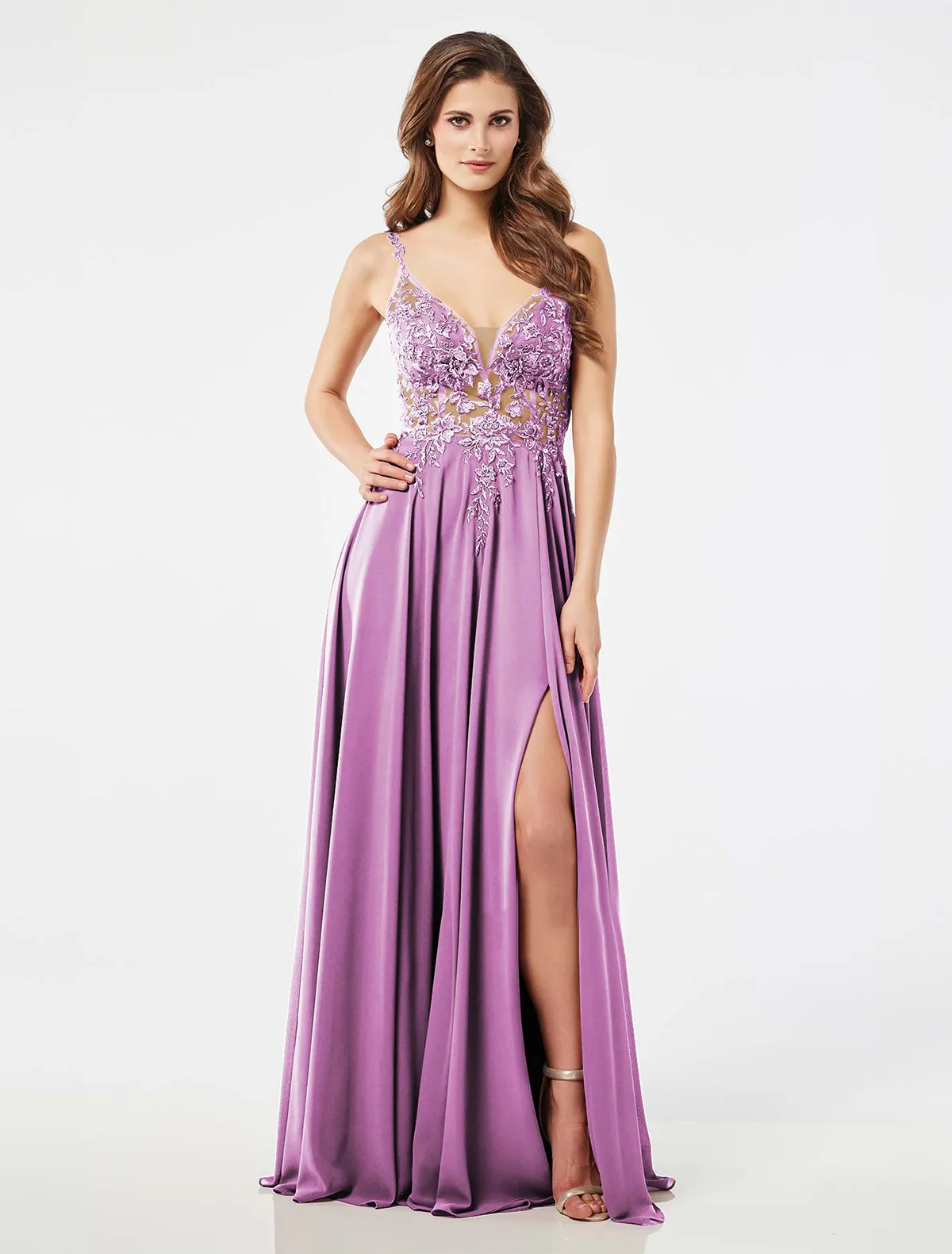 Abendkleid Lova mit Beinschlitz und Corsagen-Oberteil Fliederfarben Frau in einem fliederfarbenen Abendkleid Lova mit Beinschlitz und Corsagen-Oberteil