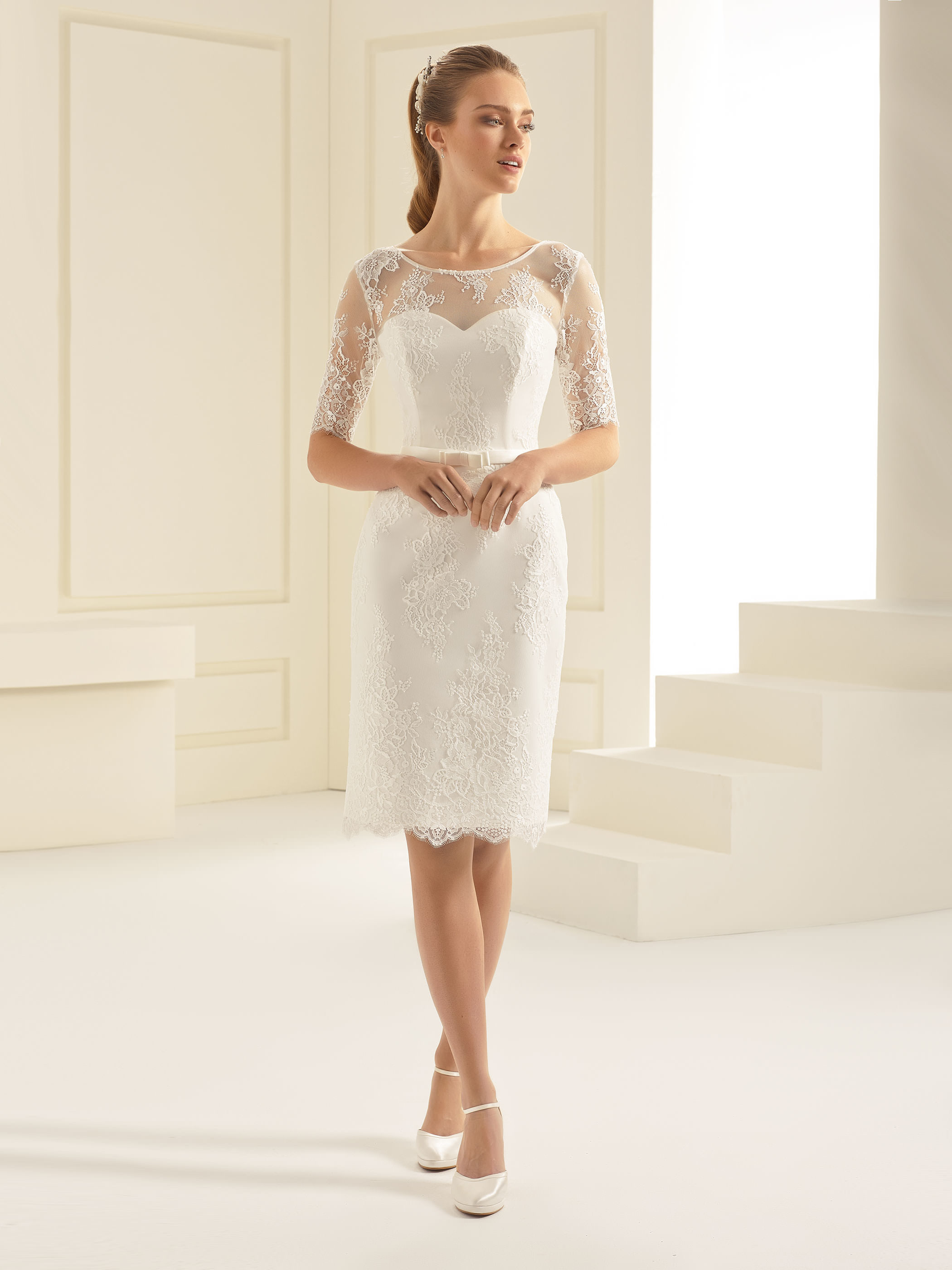 Dieses-Bild-zeigt-Brautkleid-Greta-von-Bianco-Evento_1 Brautkleid Greta aus Satin (elfenbeinfarben)