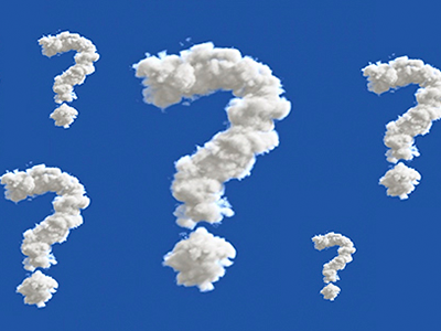 Bild von Fragezeichen in Wolkenform am strahlend blauen Himmel
