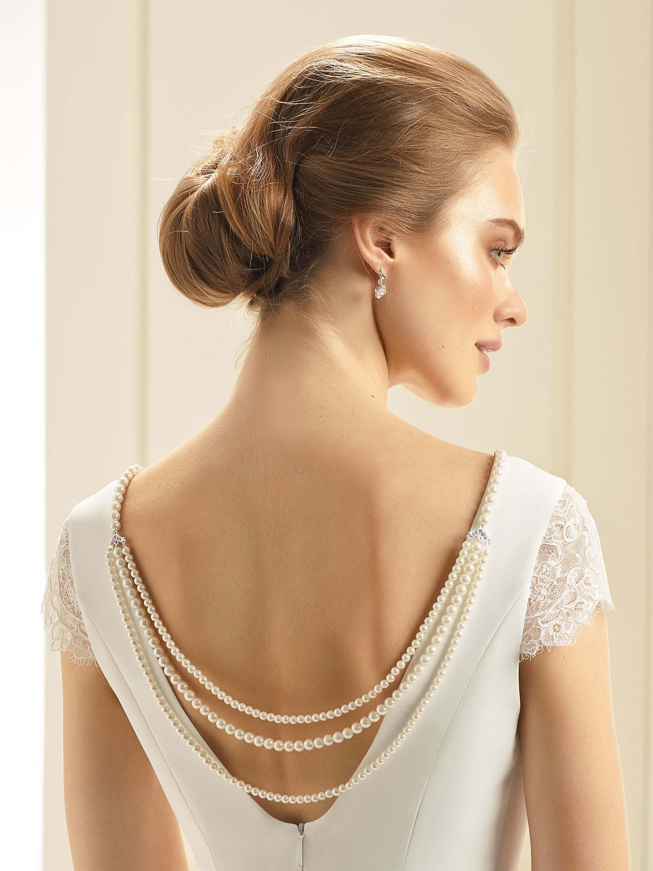 Stilvolle Rückenkette für Brautkleider