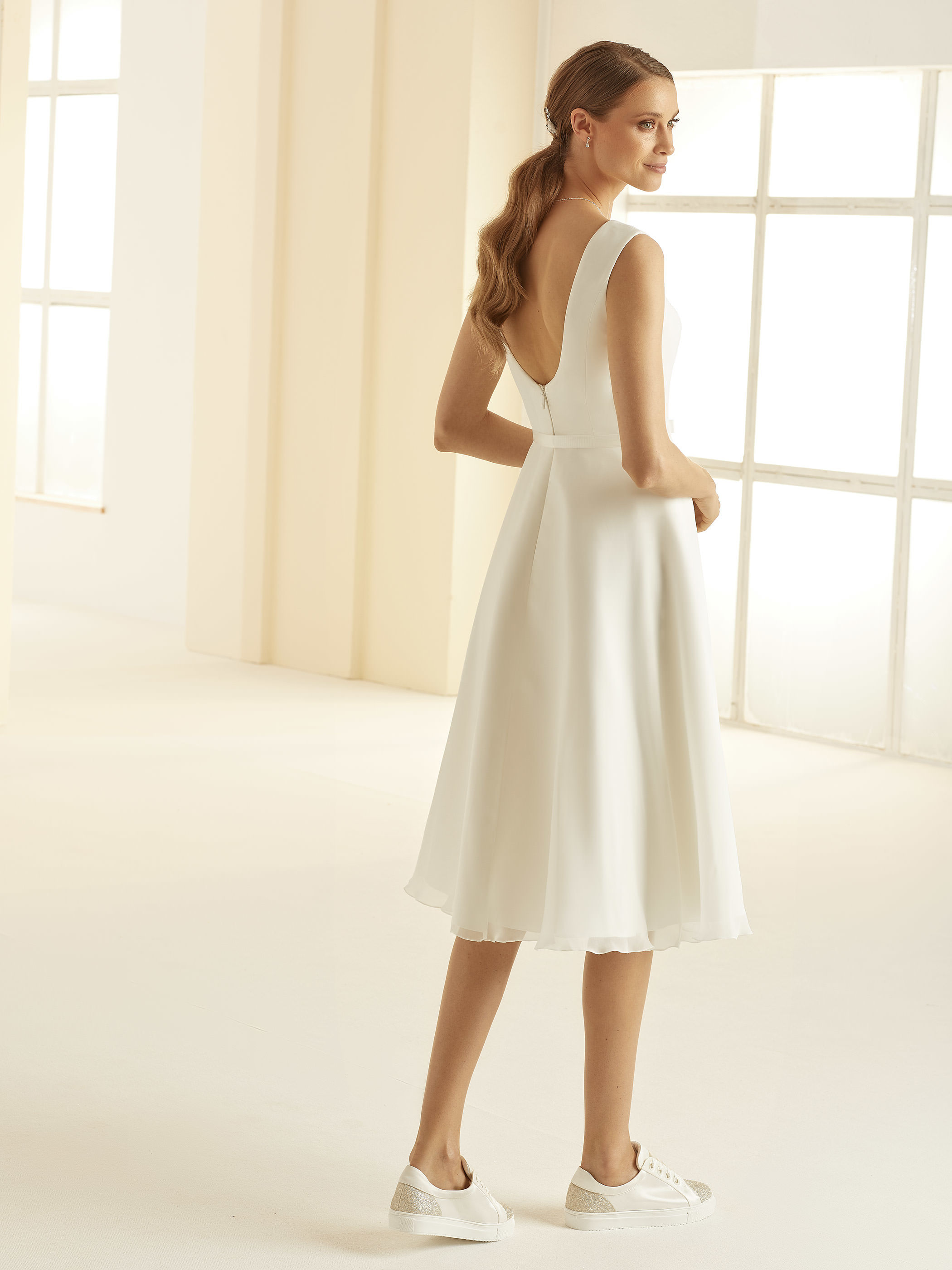 Dieses-Bild-zeigt-Brautkleid-Kornelia-von-Bianco-Evento-erhaltlich-bei-Samyra-Fashion-Zurich_2 Hochzeitskleid Kornelia (elfenbeinfarben)