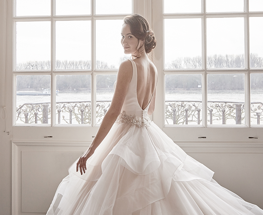 Standesamtkleid in A-Linie aus Organza Braut in einem luftigen Hochzeitskleid aus Organza in A-Linie