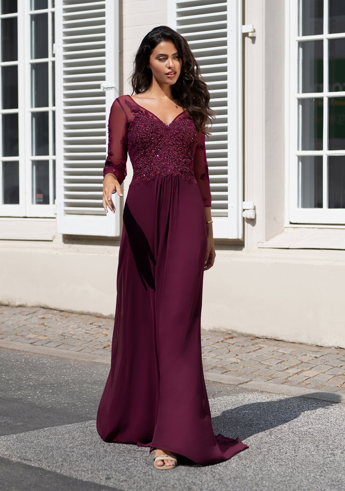 Chiffon-Abendkleid-bordeaux-mit-T-ll-rmeln-zu-kaufen-bei-Samyra-Fashion-Z-rich_1 Abendkleid Celina (beerenfarben)