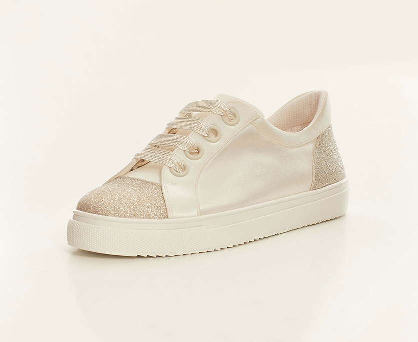 Braut-Turnschuh mit Glitzer zu kaufen bei Samyra Fashion Zürich Braut-Turnschuh elfenbeinfarben mit Glitzer