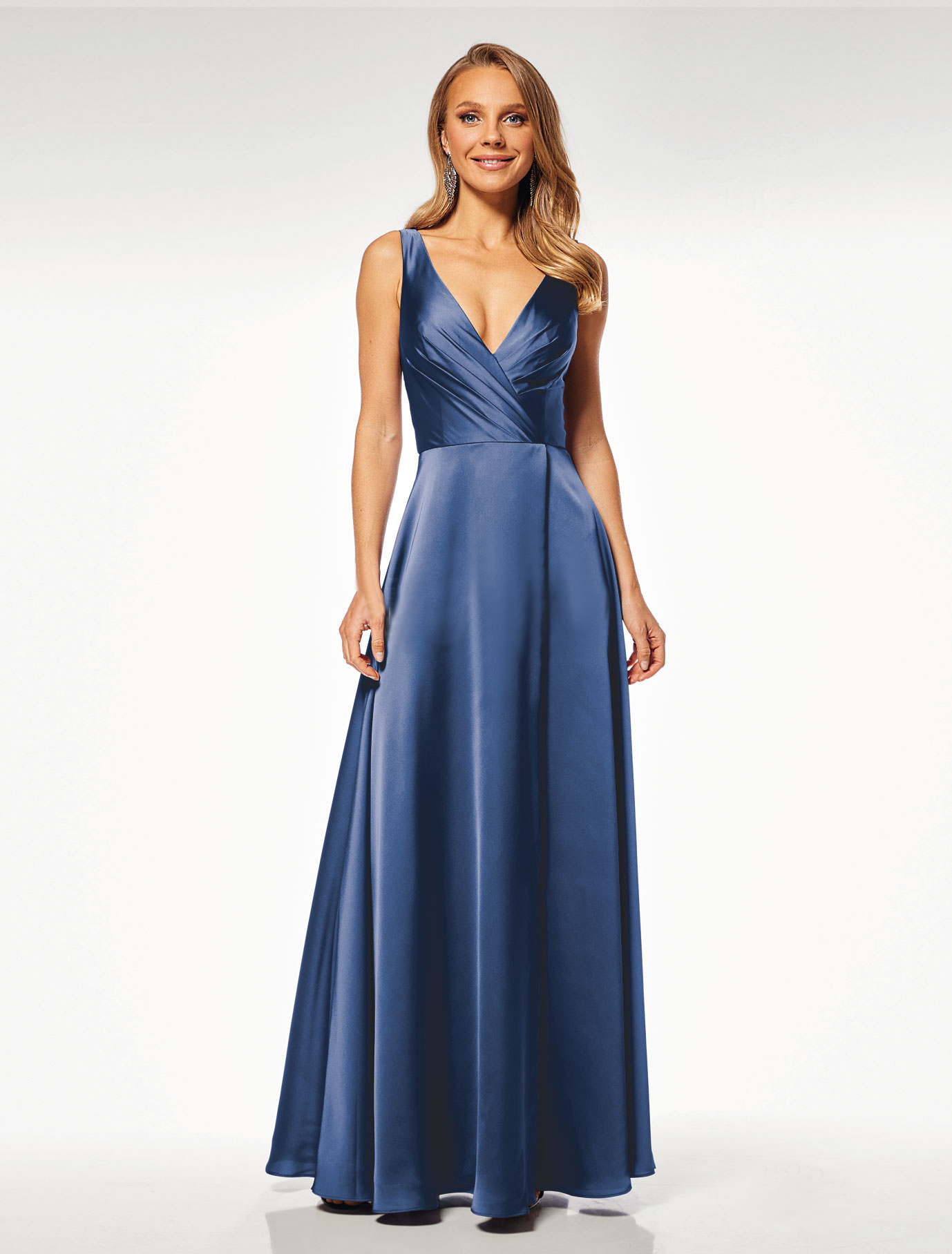 Satin-Abendkleid-Lela-blau-mit-V-Ausschnitt-zu-kaufen-bei-Samyra-Fashion-Z-rich