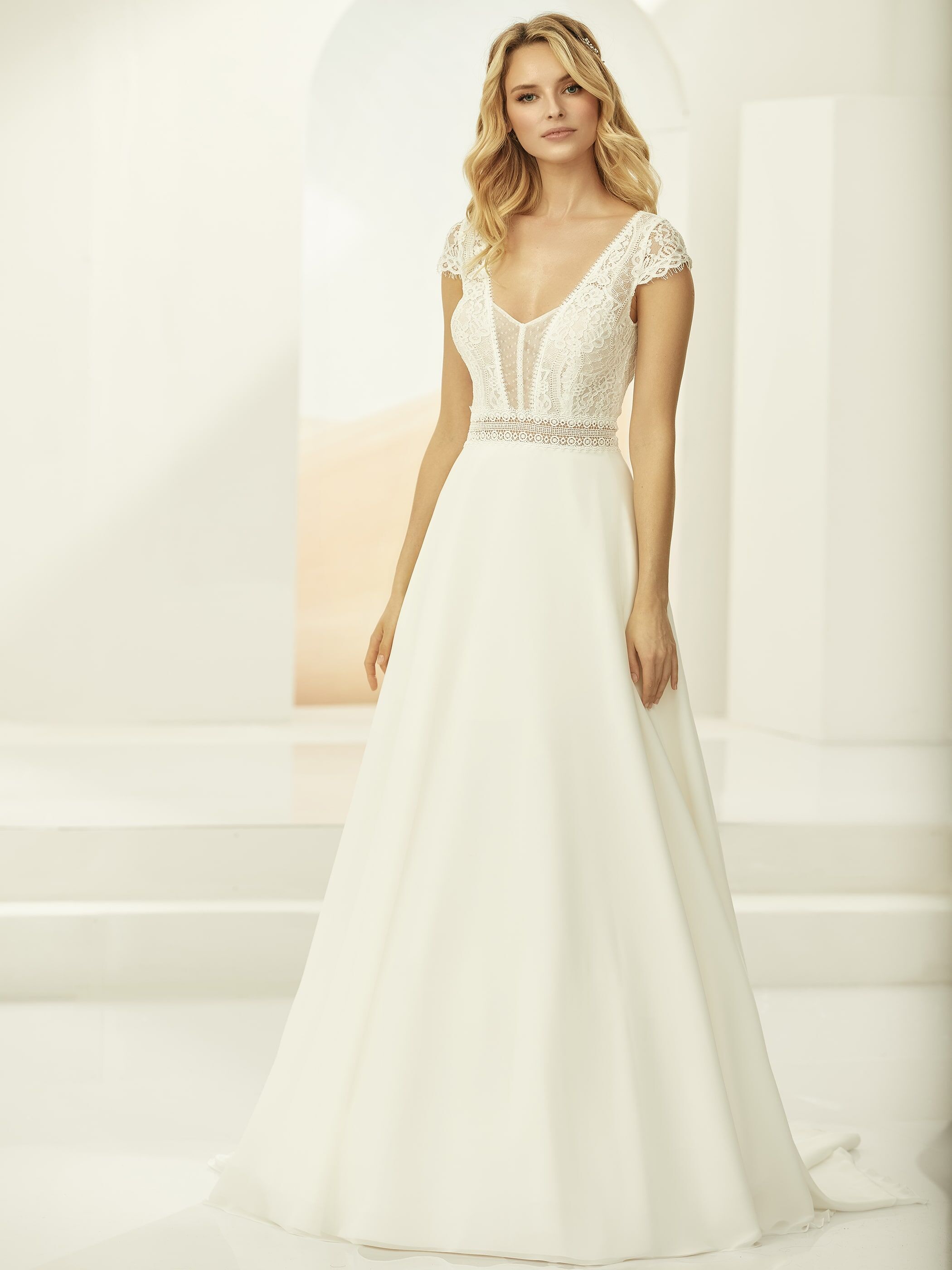 Dieses-Bild-zeigt-Brautkleid-Arleta-von-Bianco-Evento-erhaeltlich-bei-Samyra-Fashion-Z-rich_1 Hochzeitskleid Arleta Gr. 38/40