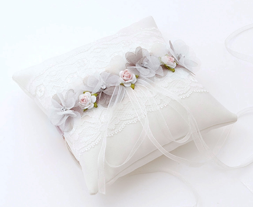 Ringkissen für Hochzeiten Ringkissen für die Hochzeit, elfenbeinfarben mit Stoffblüten