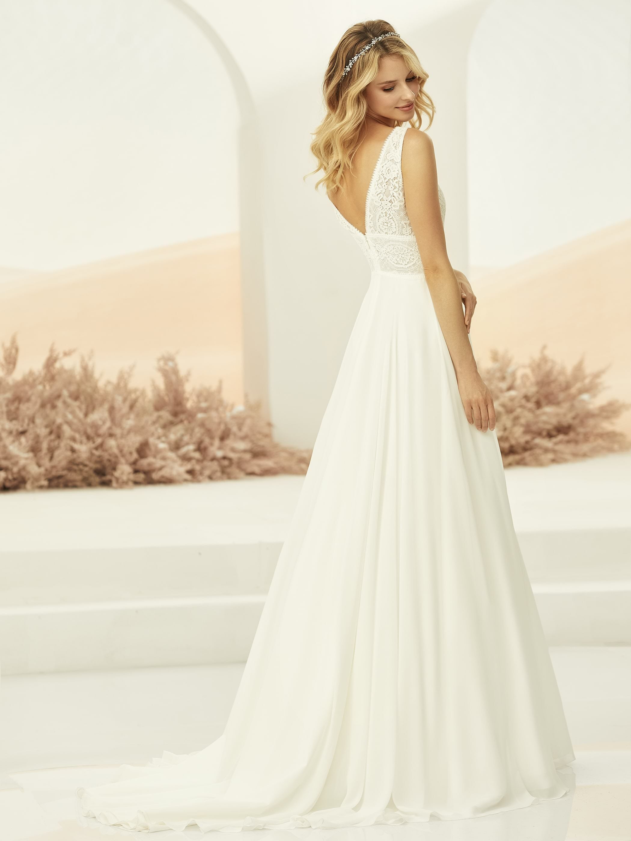 Dieses-Bild-zeigt-Brautkleid-Vivienne-von-Bianco-Evento-erh-ltlich-bei-Samyra-Fashion-Zuerich_2