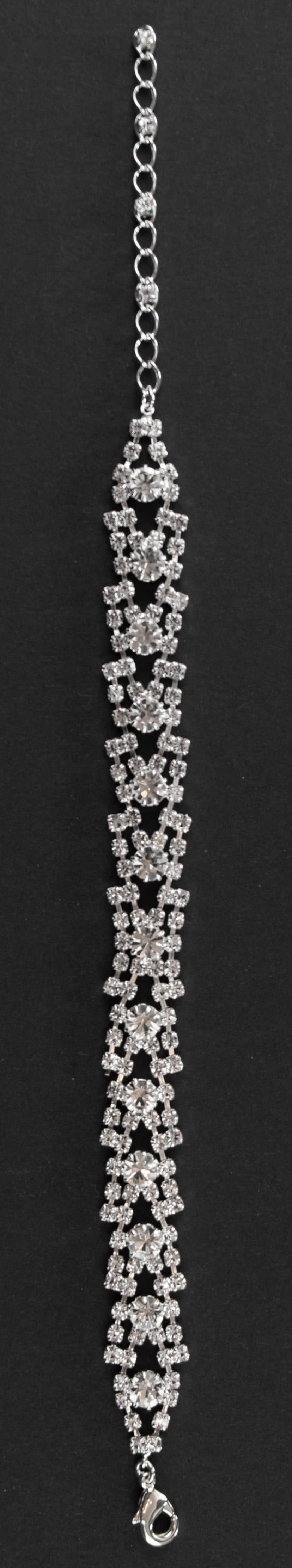 Dieses-Bild-zeigt-Strassstein-Armkette-B-1706-von-Samyra-Fashion Strassstein-Armkette B-1706