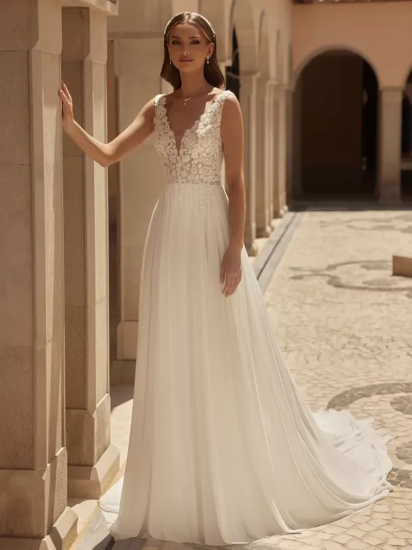 Boho-Brautkleid mit floralem Spitzen-Oberteil, V-Ausschnitt und fliessend weitem Chiffon-Rock in A-Linie