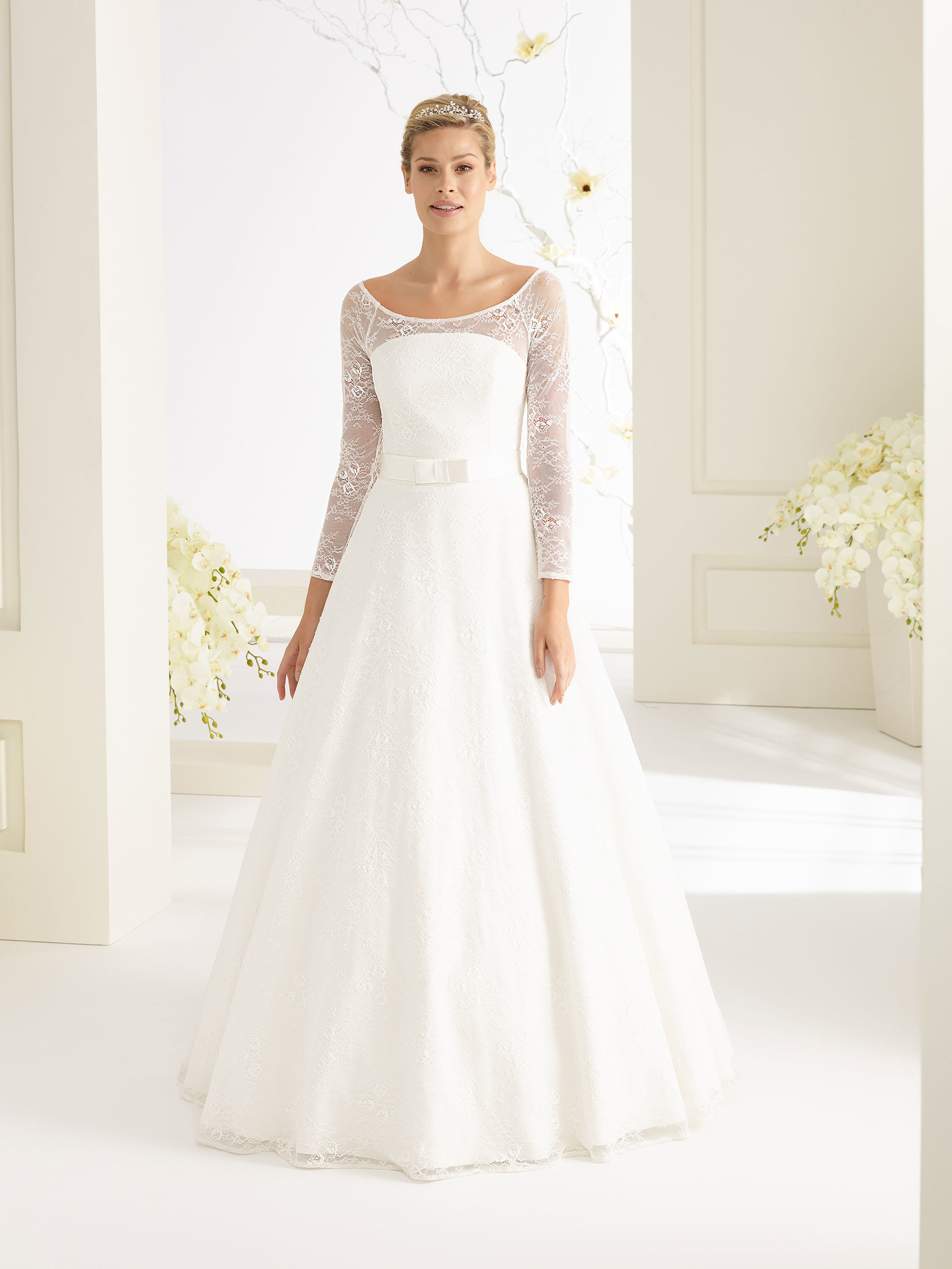 Dieses-Bild-zeigt-Brautkleid-Bella-von-Bianco-Evento_1 Brautkleid Bella mit langen Ärmeln Gr. 38 + Gr. 42