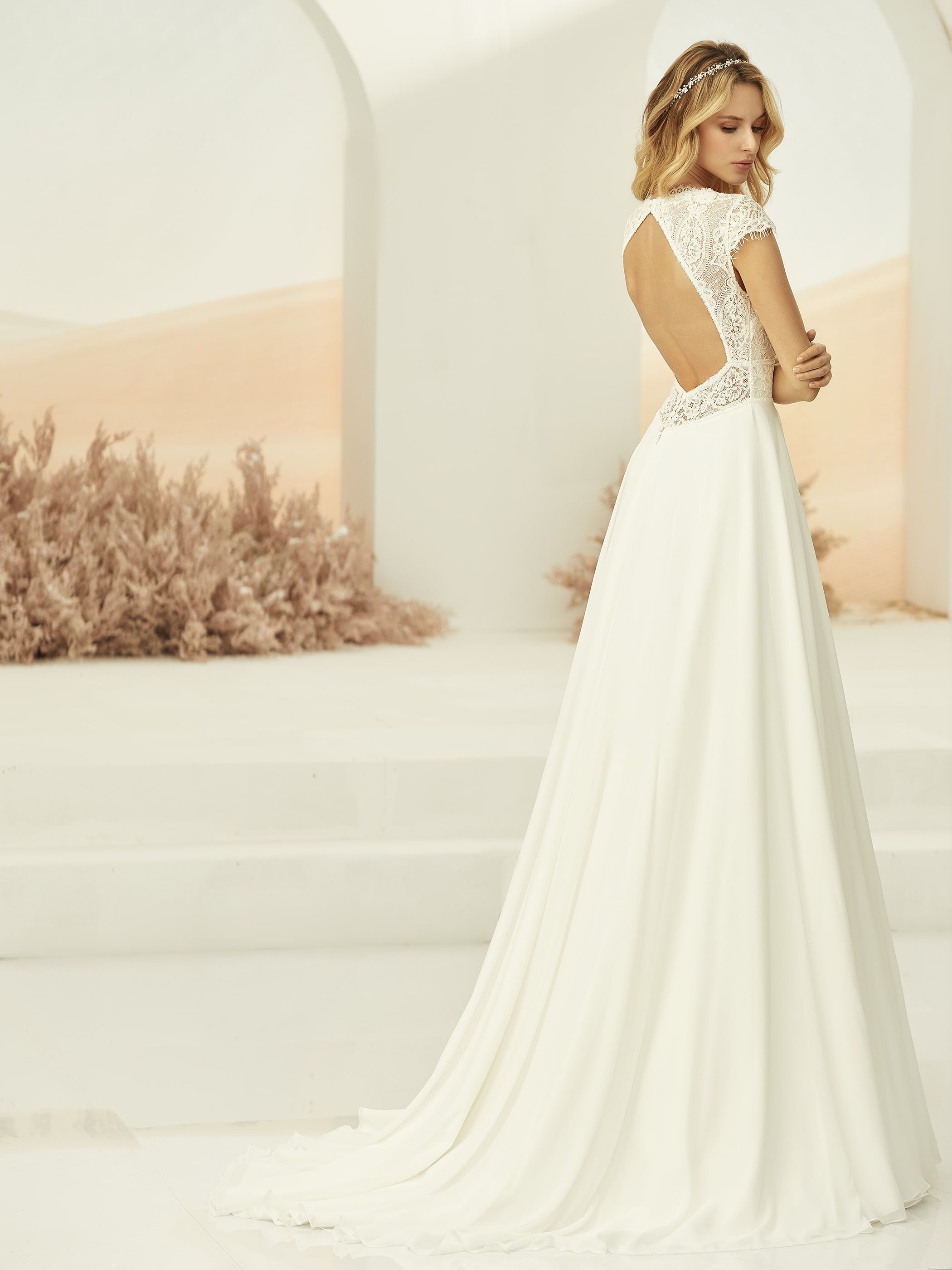 Dieses-Kleid-zeigt-Brautkleid-Perla-von-Bianco-Evento-erh-ltlich-bei-Samyra-Fashion-Z-rich_2dJTu12aaJLTHI Hochzeitskleid Perla Gr. 40/42