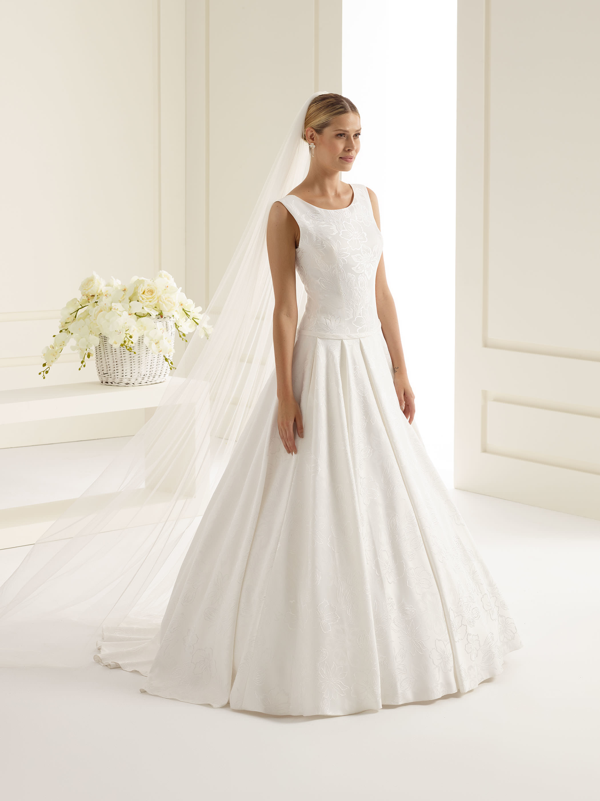 Dieses-Bild-zeigt-Schleier-S226-von-Bianco-Evento 250 cm Schleier mit Schnittkante (elfenbeinfarben)