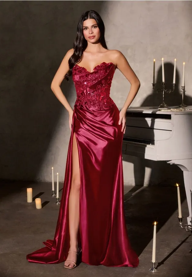 Langes Bordeaux-Abendkleid mit Spitzen-Korsett und Satin-Rock für Hochzeitsgäste